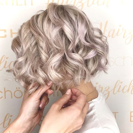 Hairzlich Damenfrisuren Föhnen & Stylen